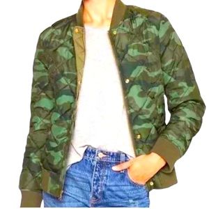 GAP reversible camo/army green bomber jacket Size Small